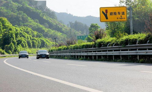 全國首創 重慶高速公路中央分隔帶安全門，為普通貨運安全加碼